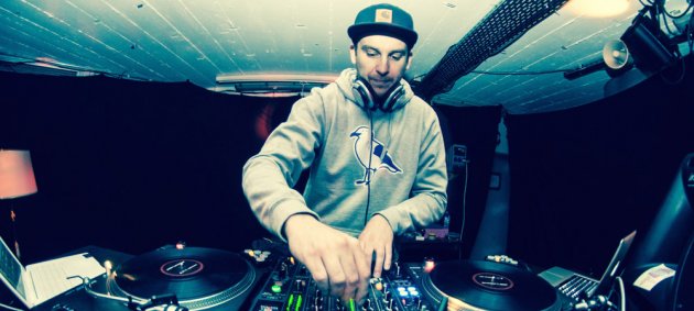 DJ, Turntable, LP, Hat, Mütze, Schowi, Laptop, Hoodi, Kapuzenpullover