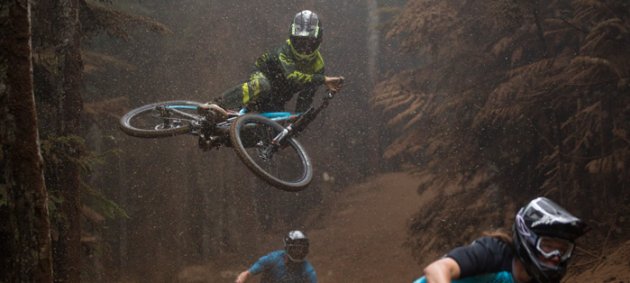Mountainbike, Jump, Sprung, Wald, Matsch, Dirt, Dreck, Rain, Regen, Helmet, Wheels, Reifen, Räder, 